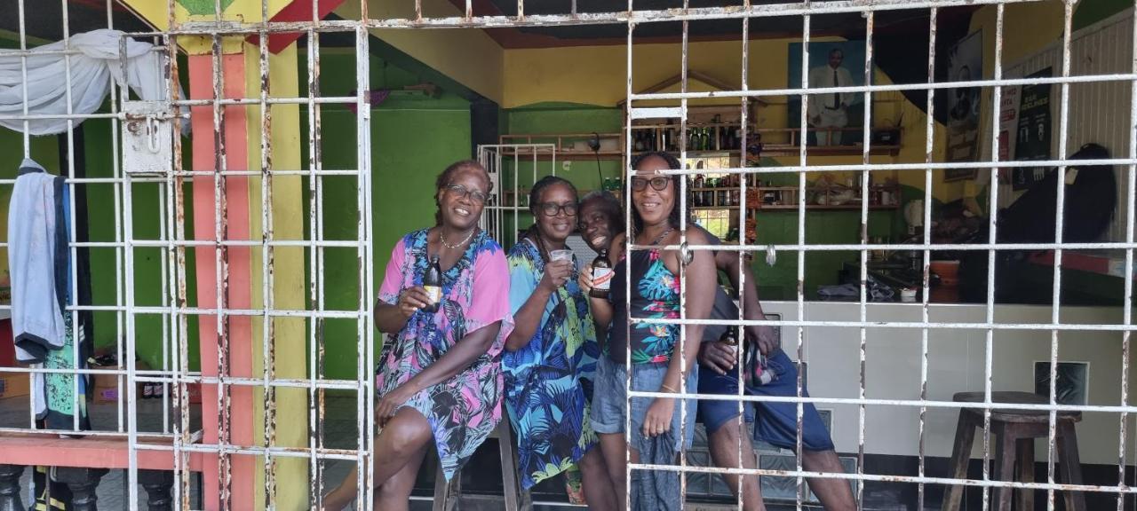 Komfort Getaway Villa At Countrymist Ocho Rios Luaran gambar