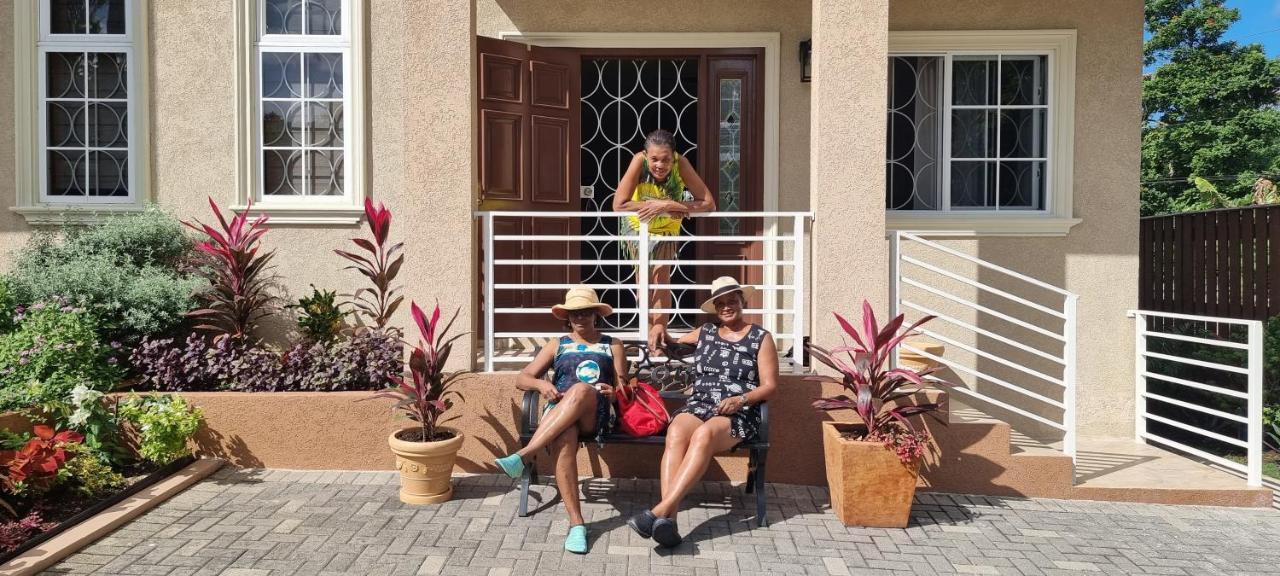 Komfort Getaway Villa At Countrymist Ocho Rios Luaran gambar