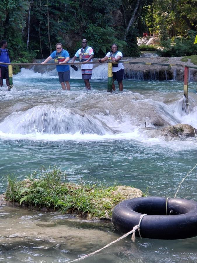 Komfort Getaway Villa At Countrymist Ocho Rios Luaran gambar